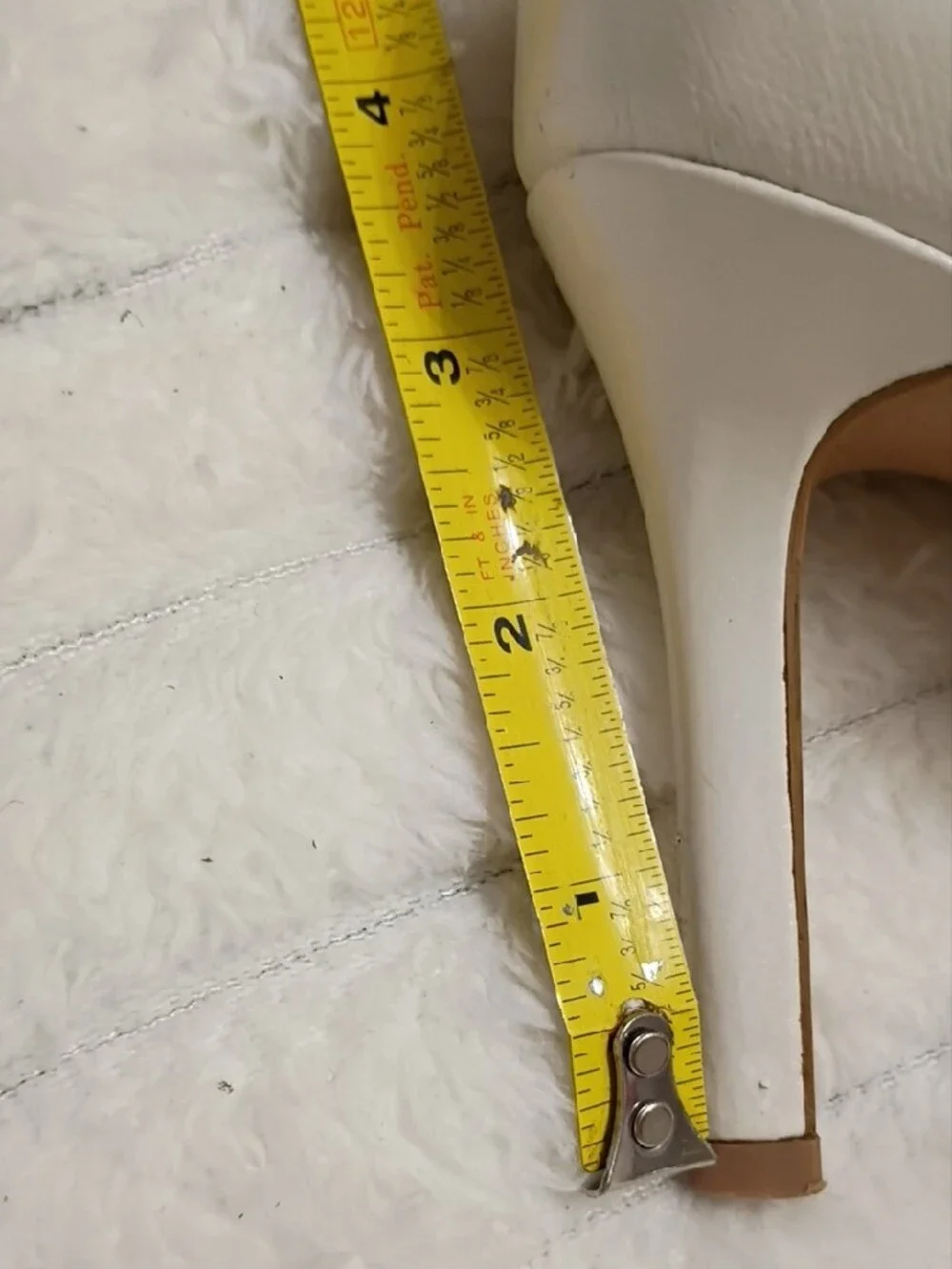 Naturalizer Anna Pointed-Toe Cream Patent Pumps 7.5 M